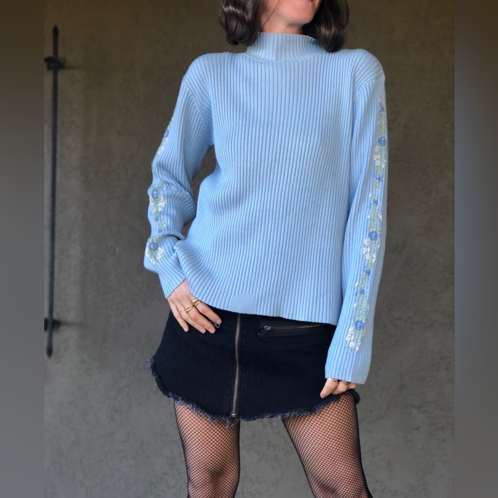 Vintage Cotton Turtle neck Rib sweater- romantic flower embroideries on sleeves - Picture 6 of 10